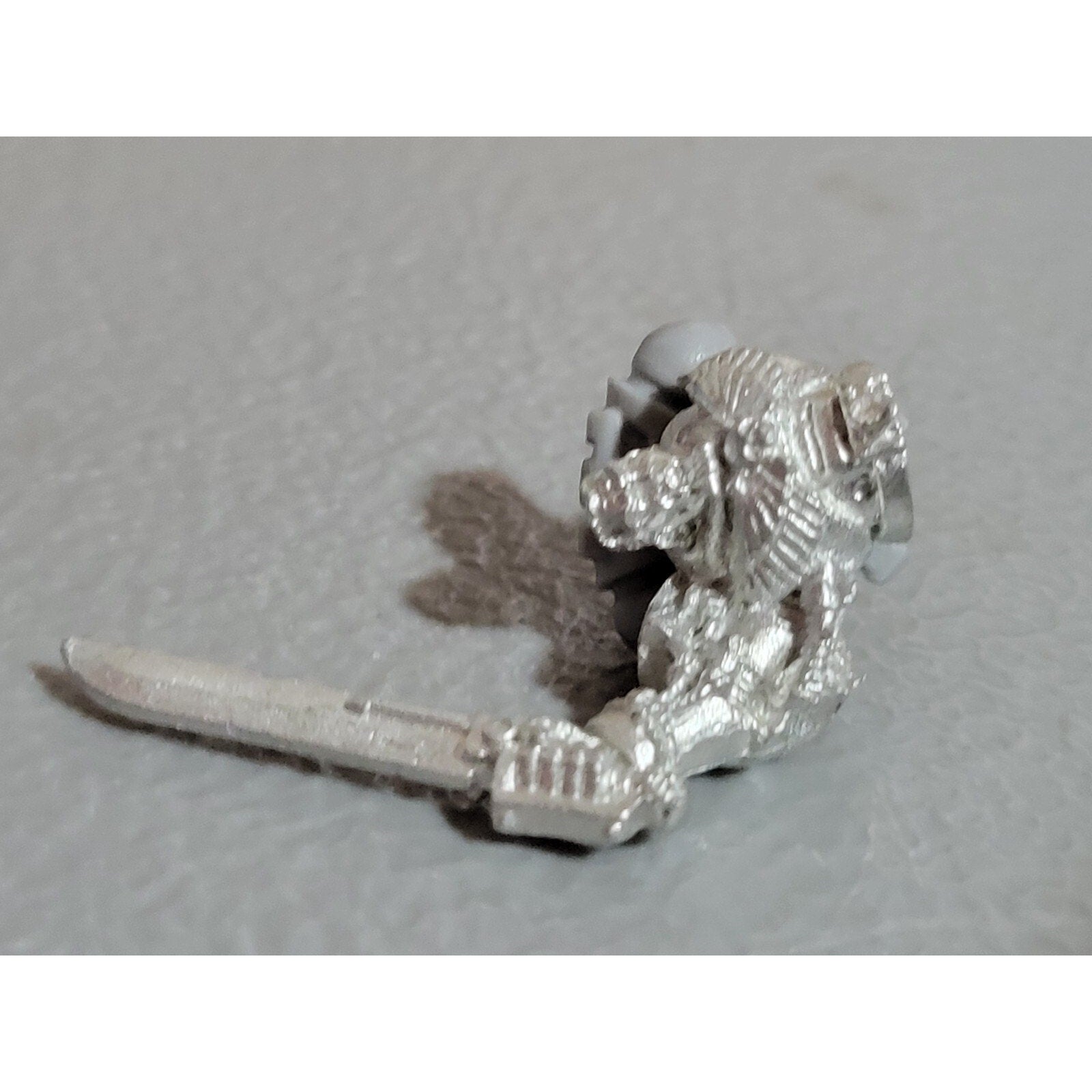 A19053 WARHAMMER 40K SPACE MARINES METAL BIKE CAPTAIN TORSO POWER SWORD