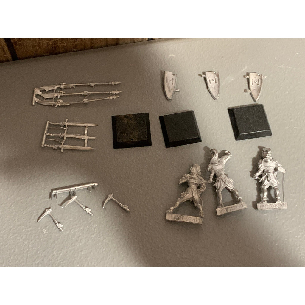 A10497 RACKHAM CONFRONTATION METAL OOP GUARDS OF ALAHAN