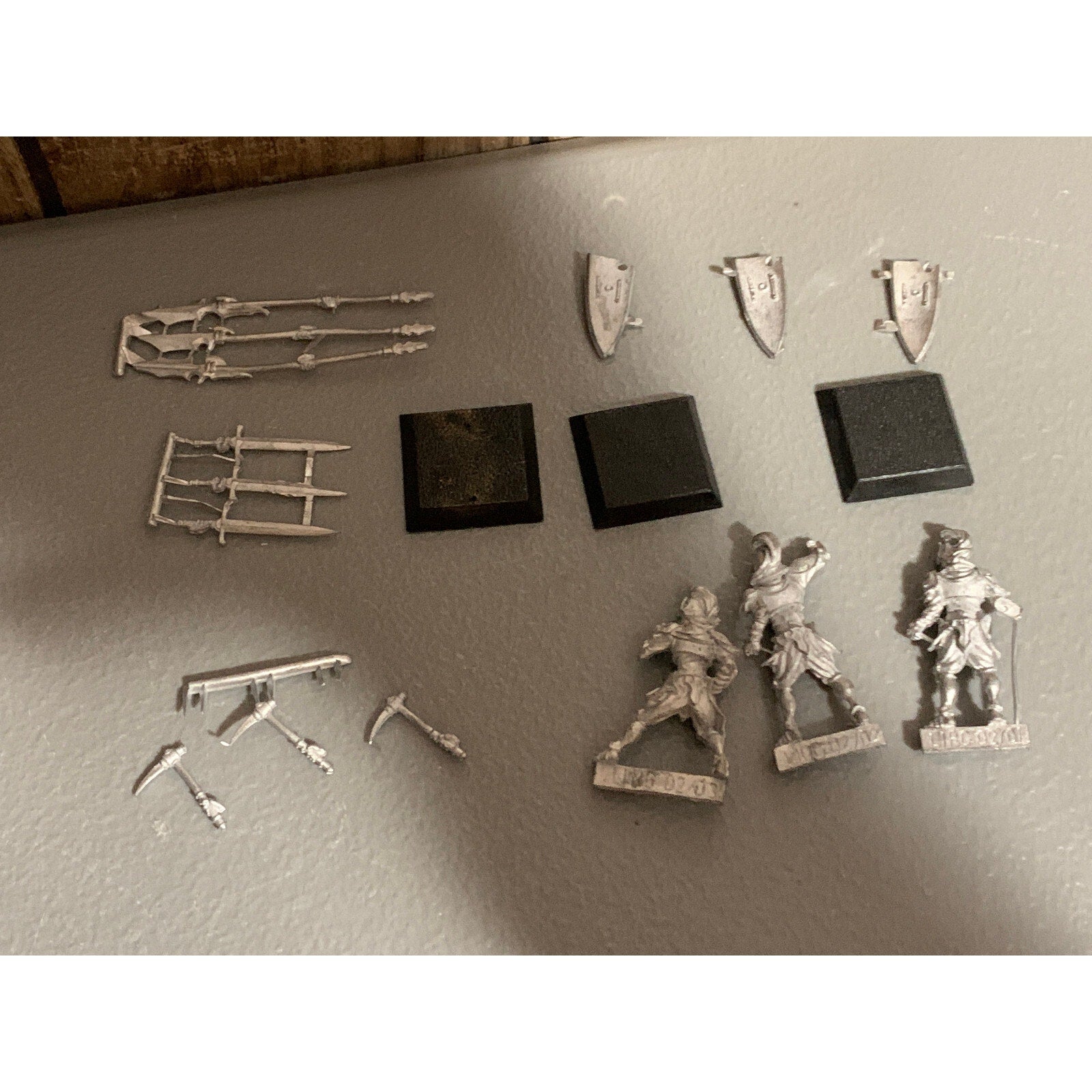 A10497 RACKHAM CONFRONTATION METAL OOP GUARDS OF ALAHAN