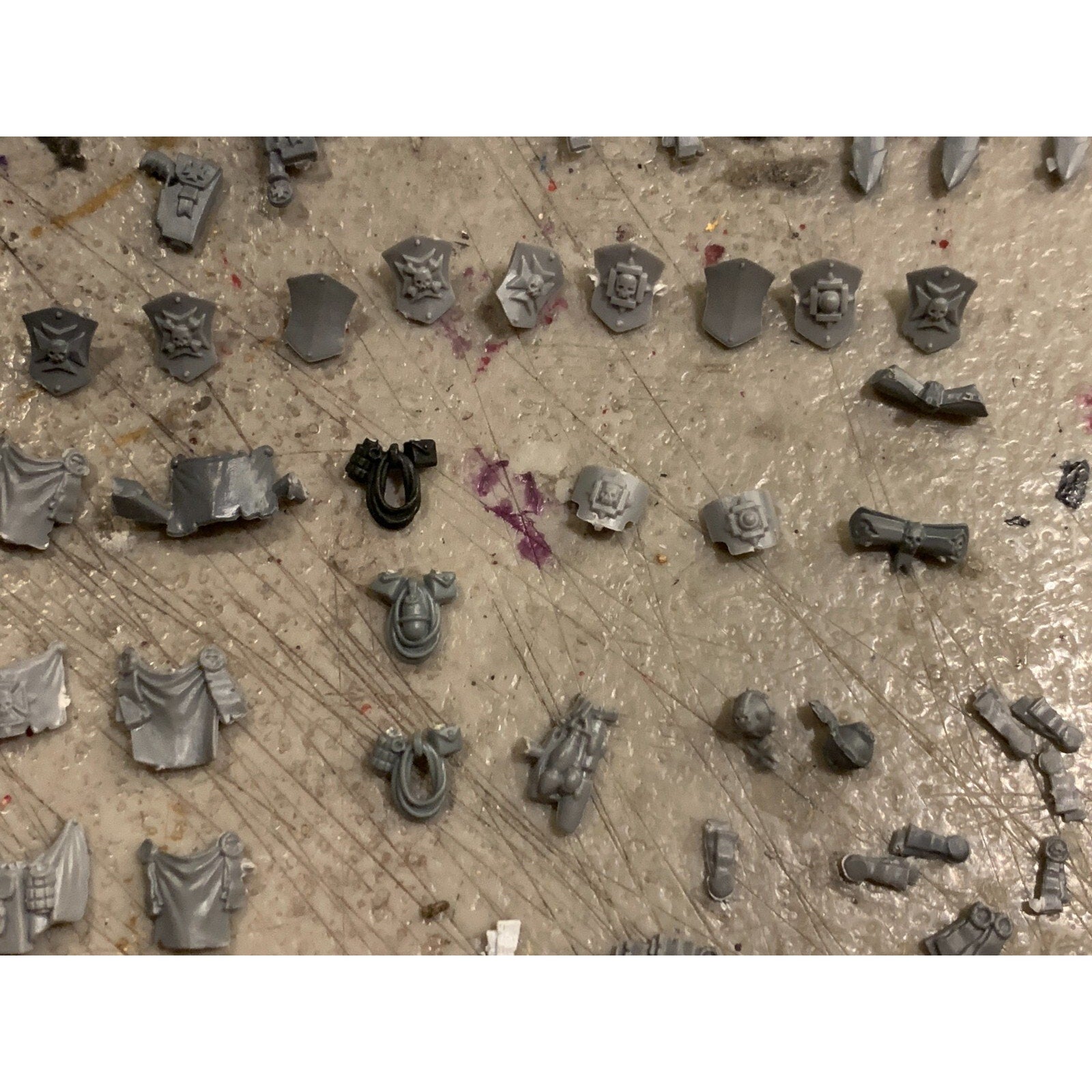 A23192 WARHAMMER 40K SPACE MARINES BITS LOT BLACK TEMPLARS OATHS SHIELD SWORD
