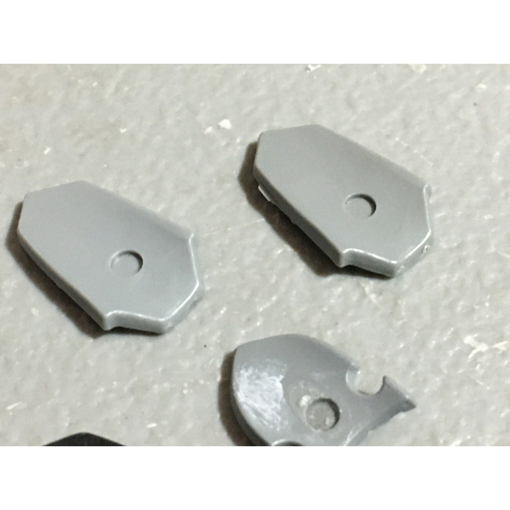 A22249 WARHAMMER FANTASY CHAOS MORTALS BITS LOT WARRIORS KNIGHTS SHIELDS GW OOP