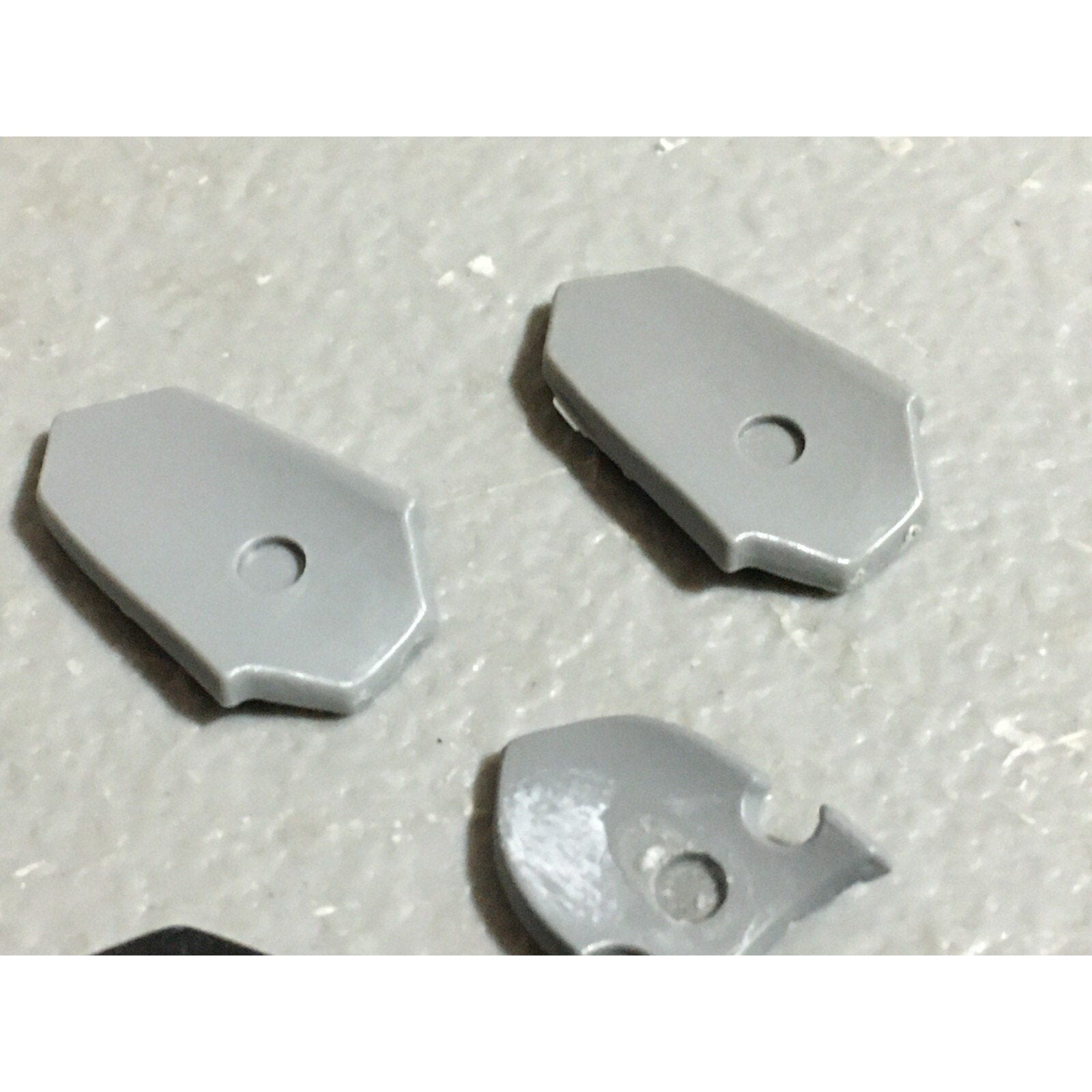 A22249 WARHAMMER FANTASY CHAOS MORTALS BITS LOT WARRIORS KNIGHTS SHIELDS GW OOP