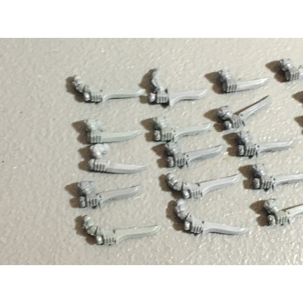 A22298 WARHAMMER FANTASY SKAVEN BITS LOT SWORD ARMS GAMES WORKSHOP GW