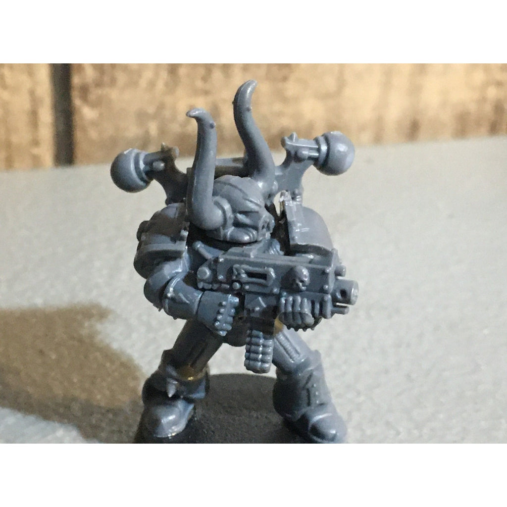 A31130 WARHAMMER 40K SPACE MARINES MIXED LOT INCOMPLETE & BITS + CHAOS