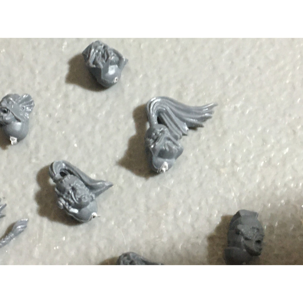 A22547 WARHAMMER 40K SPACE MARINES WOLVES BITS LOT HEADS GAMES WORKSHOP GW
