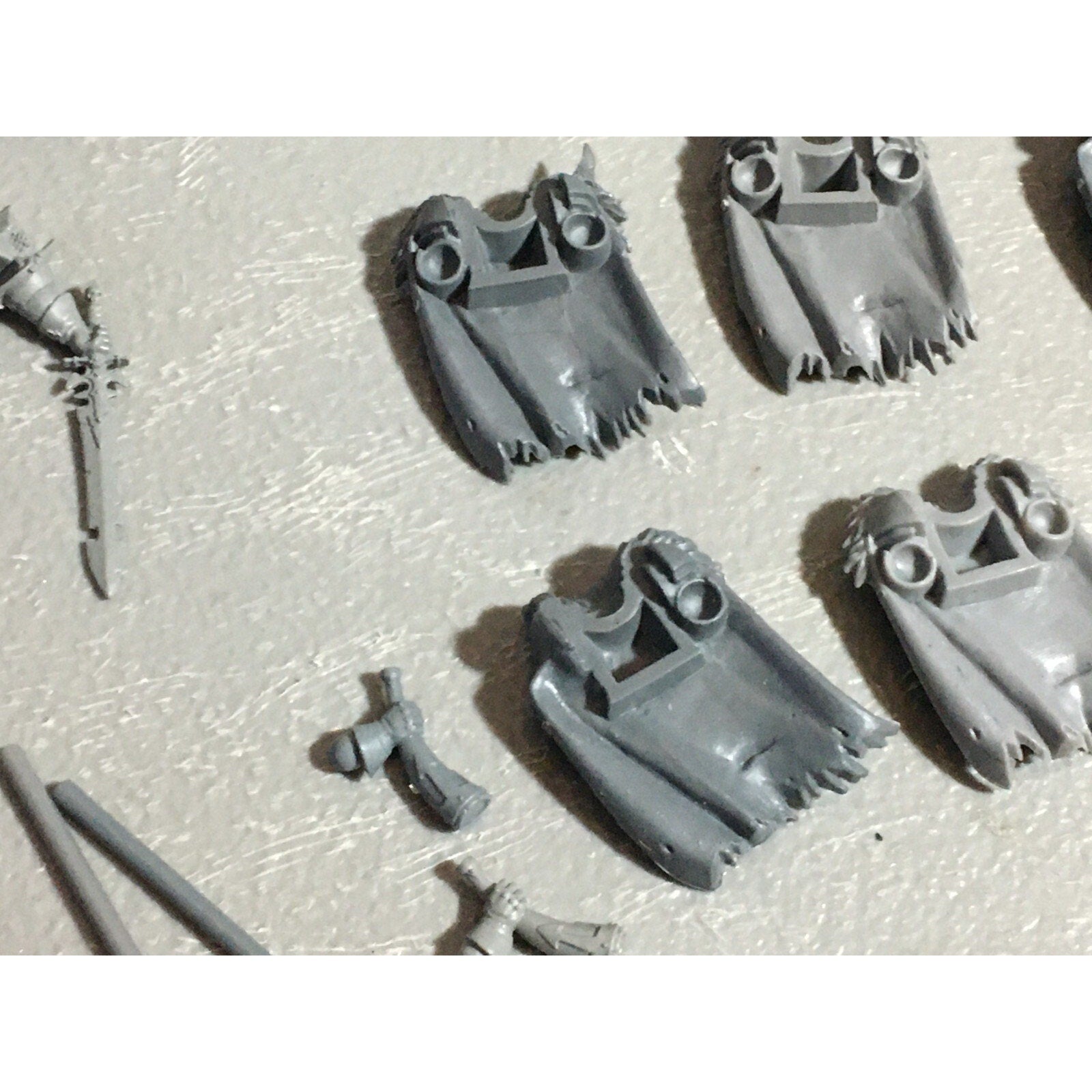 A22233 WARHAMMER FANTASY CHAOS MORTALS BITS LOT TORSO BACKS COMM GAMES WORKSHOP