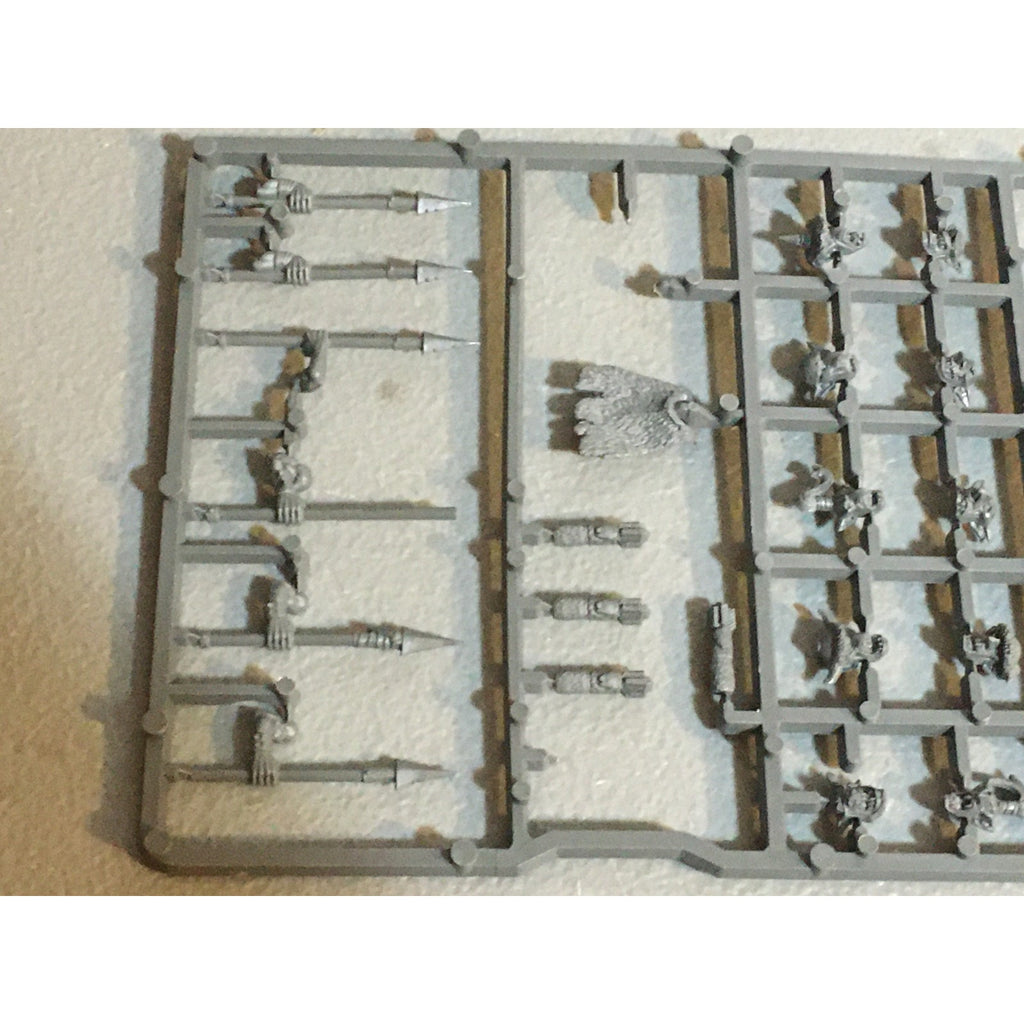 A33693 WARHAMMER FANTASY ORCS & GOBLINS BITS ON SPRUE LOT GOBLINS GW
