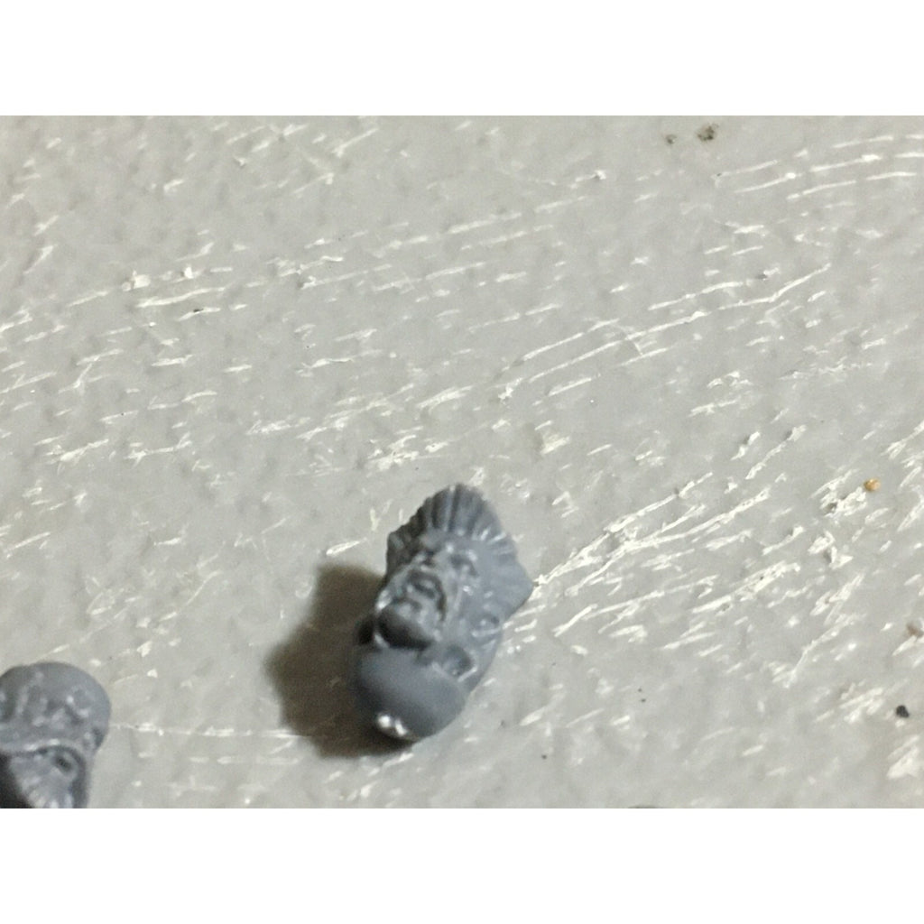 A22553 WARHAMMER 40K SPACE MARINES WOLVES BITS LOT HEADS SCOUT BROTHER GW