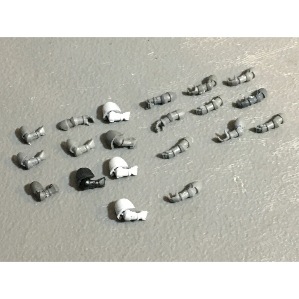 A22996 WARHAMMER 40K SPACE MARINES BITS LOT ARMS GW GAMES WORKSHOP