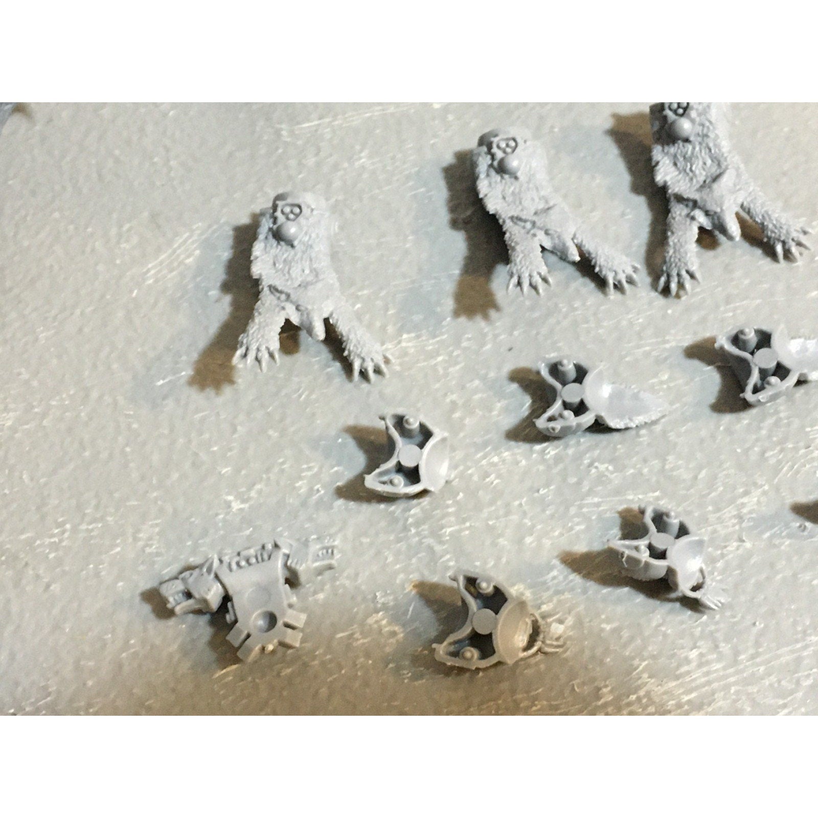 A27780 WARHAMMER 40K SPACE MARINES WOLVES BITS LOT TORSOS THUNDERWOLF GW