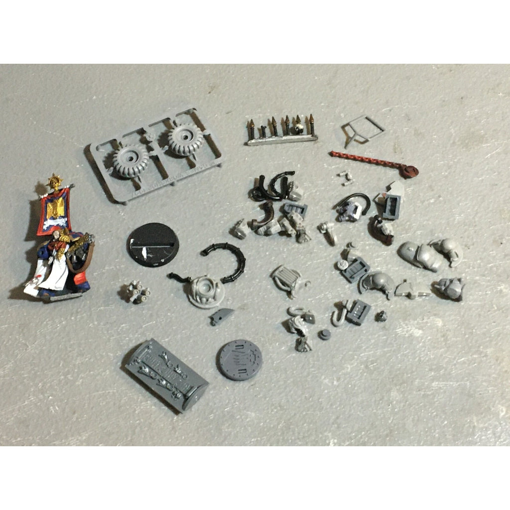 A18517 WARHAMMER 40K SPACE MARINES VEHICLE BITS & CAPTAIN MISS SWORD HAND GW