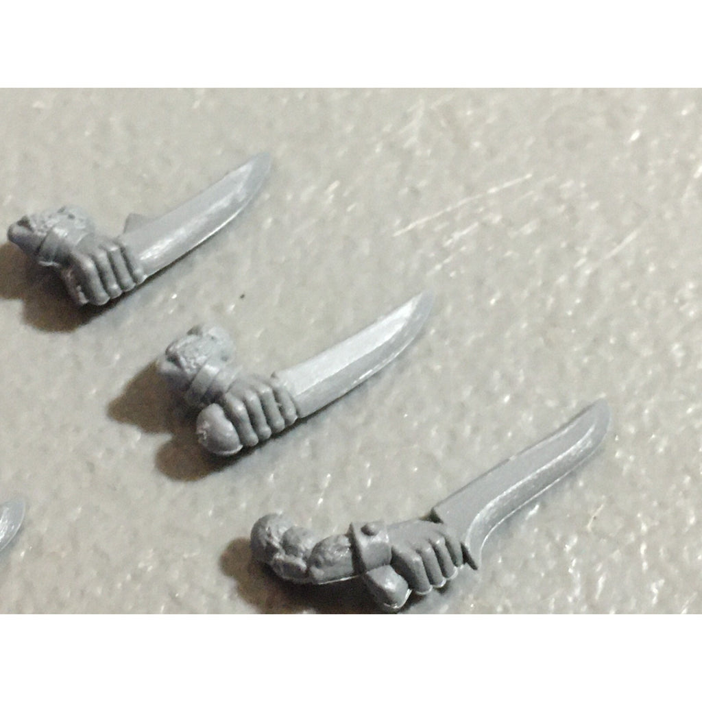 A22299 WARHAMMER FANTASY SKAVEN BITS LOT SWORD ARMS GAMES WORKSHOP GW