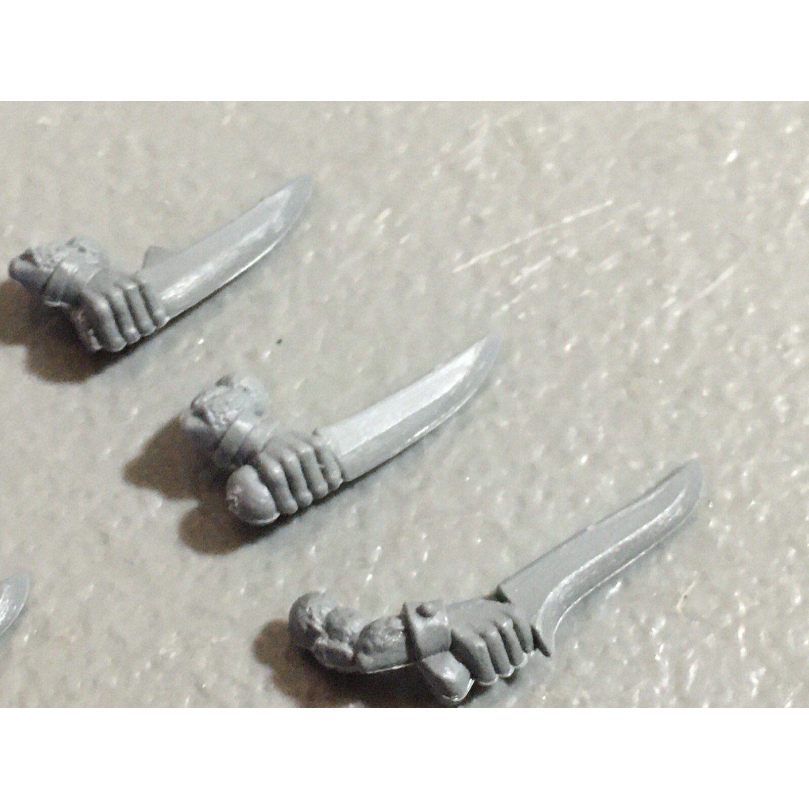 A22299 WARHAMMER FANTASY SKAVEN BITS LOT SWORD ARMS GAMES WORKSHOP GW