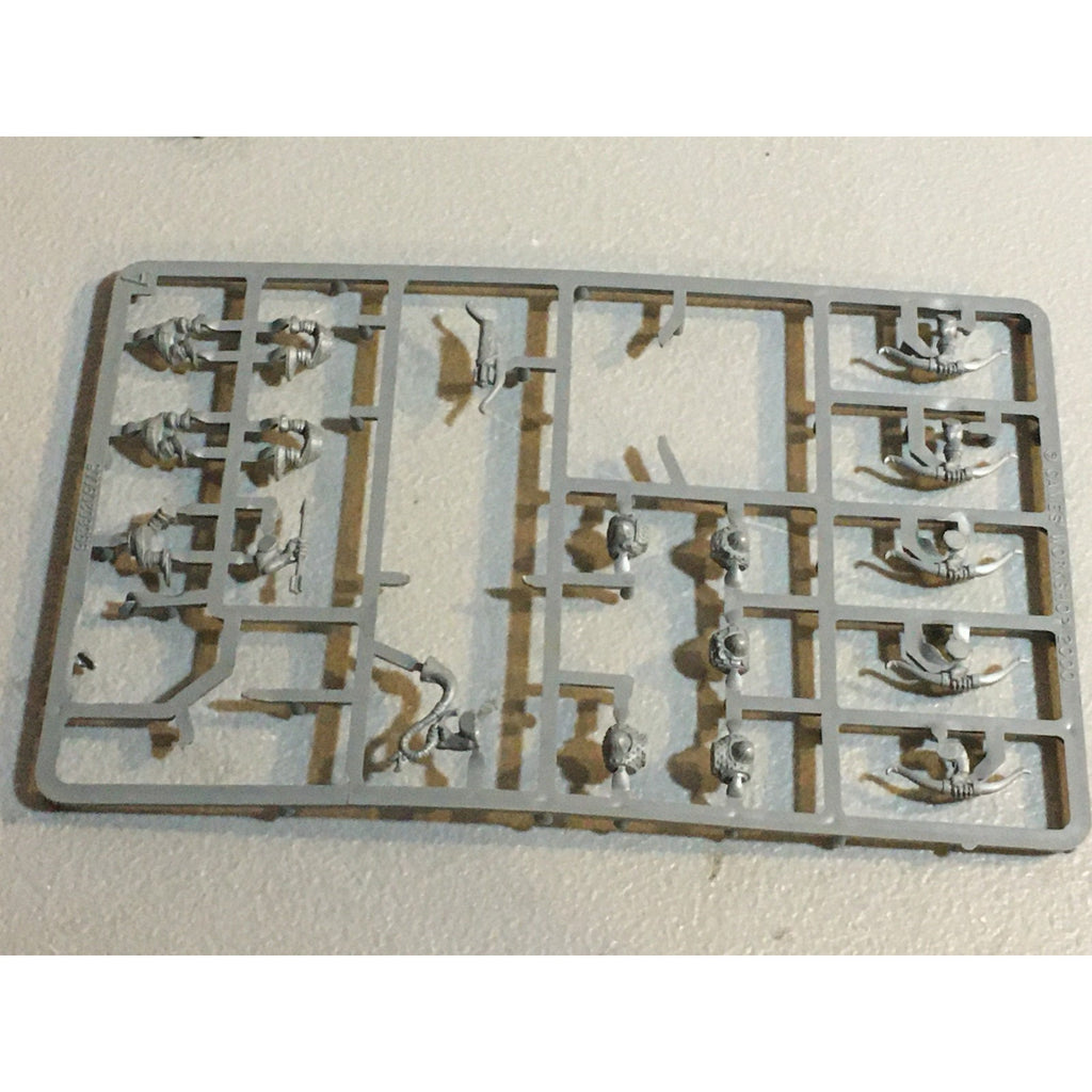 A33694 WARHAMMER FANTASY ORCS & GOBLINS BITS ON SPRUE LOT GOBLINS GW