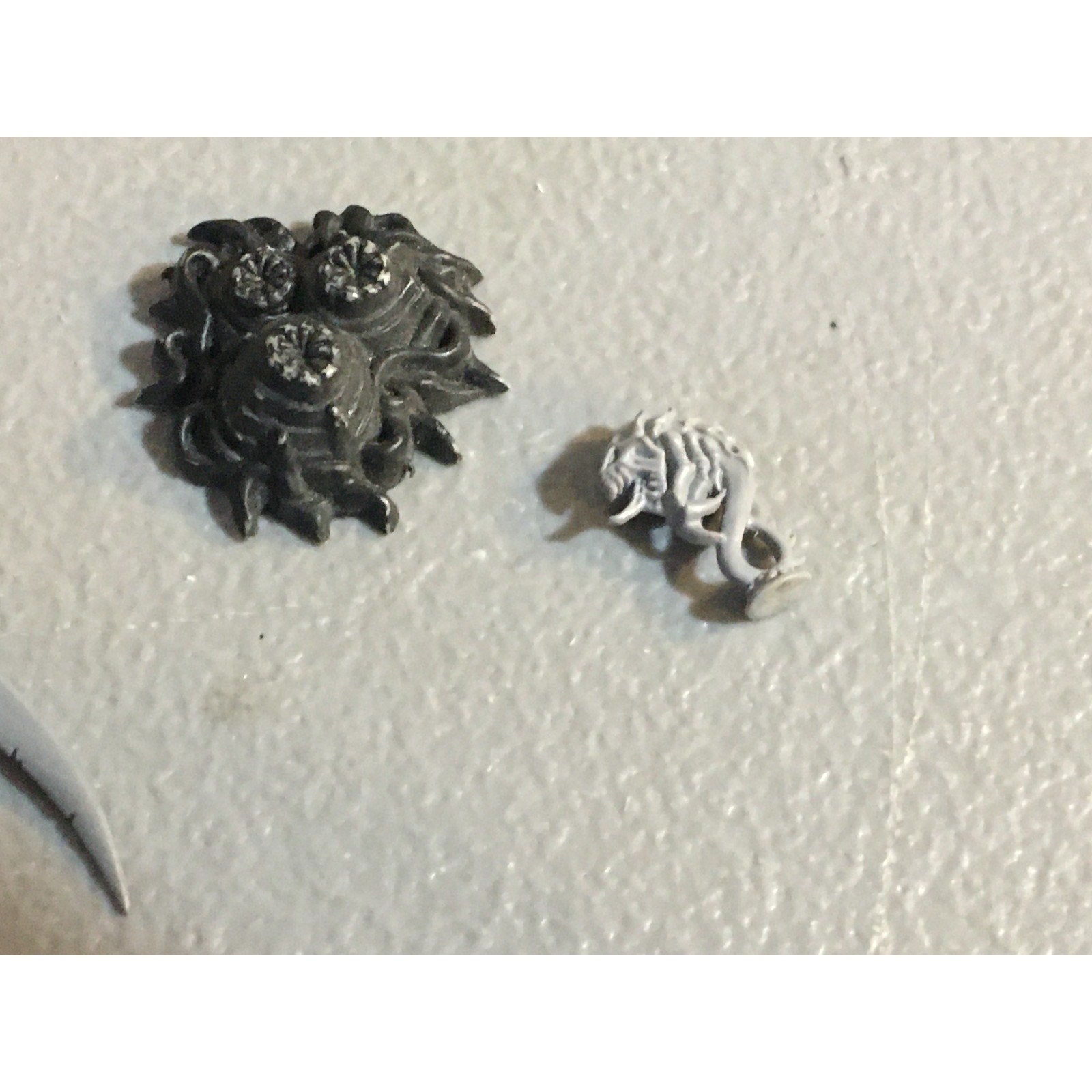 A32820 WARHAMMER 40K TYRANIDS BITS LOT SCYTHING TALONS EXTRA CARAPACE GW