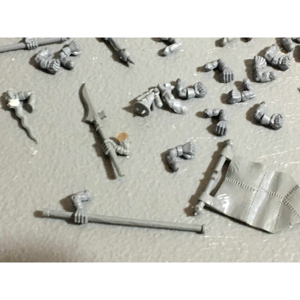 A22308 WARHAMMER FANTASY SKAVEN BITS LOT MIXED ARMS ICONS TAIL GAMES WORKSHOP GW