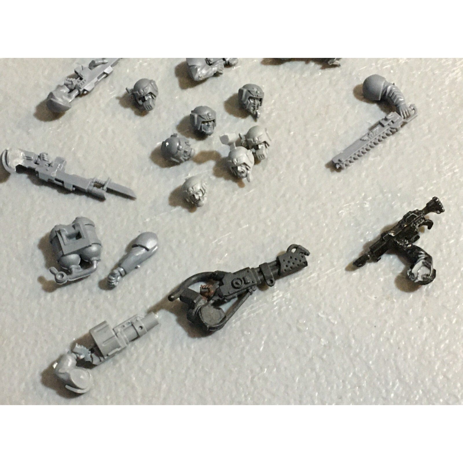 A23206 WARHAMMER 40K IG IMPERIAL ASTRA BITS LOT MIXED HEAD ARM GW GAMES WORKSHOP