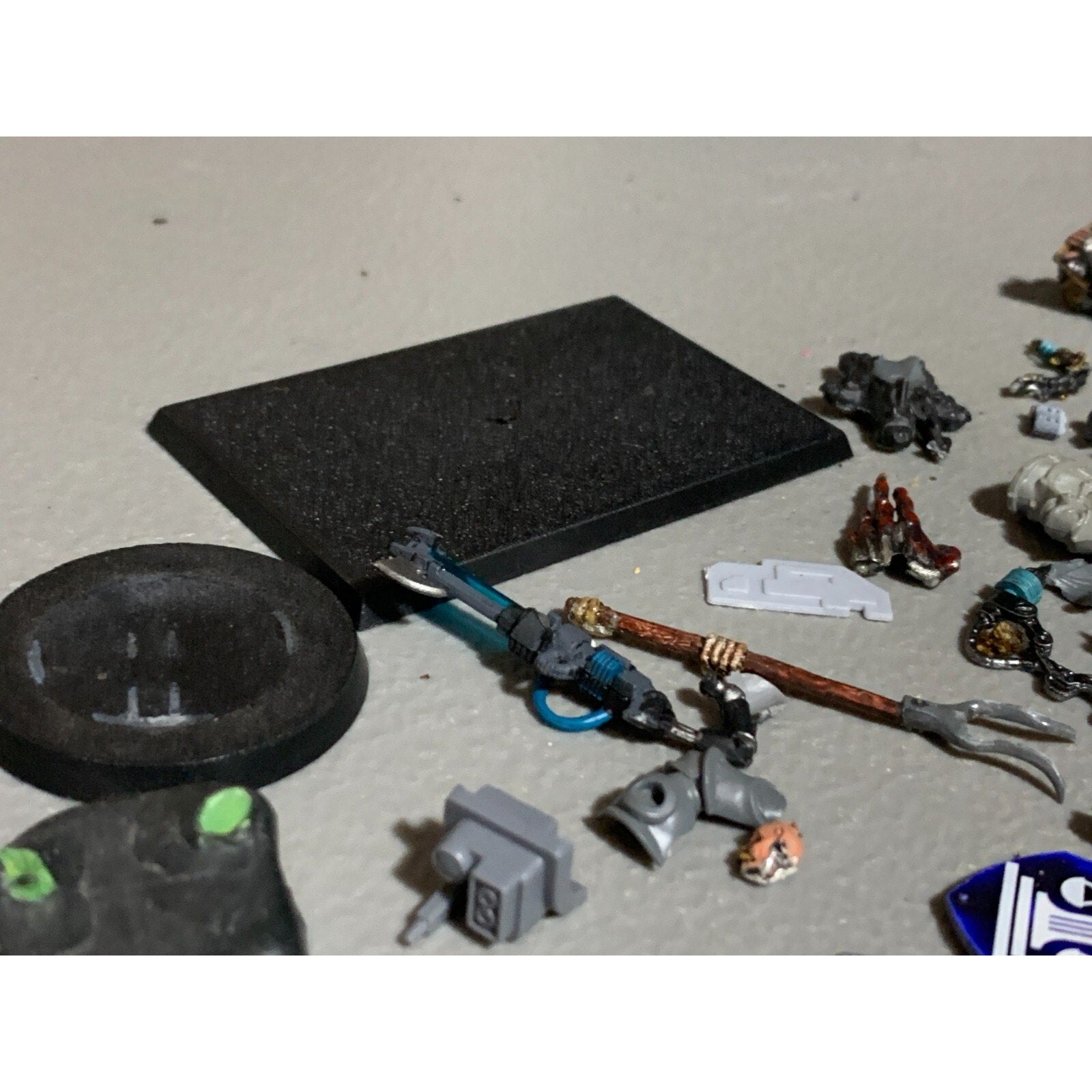 A17864 WARHAMMER FANTASY 40K MIXED RANDOM BITS LOT