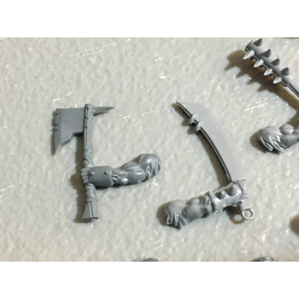 A23126 WARHAMMER FANTASY CHAOS BEASTMEN BITS LOT GORS BANNERS ARMS GW