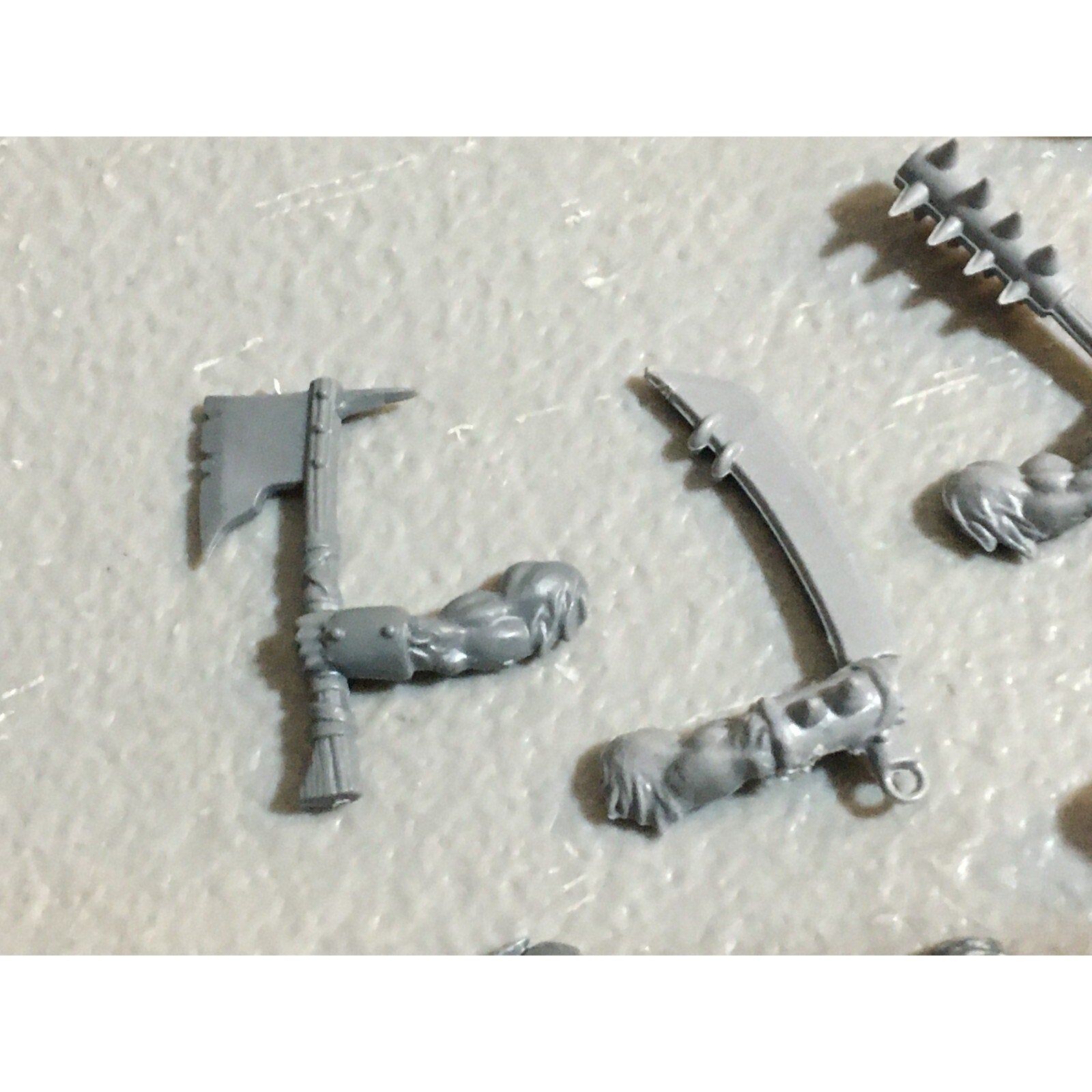 A23126 WARHAMMER FANTASY CHAOS BEASTMEN BITS LOT GORS BANNERS ARMS GW