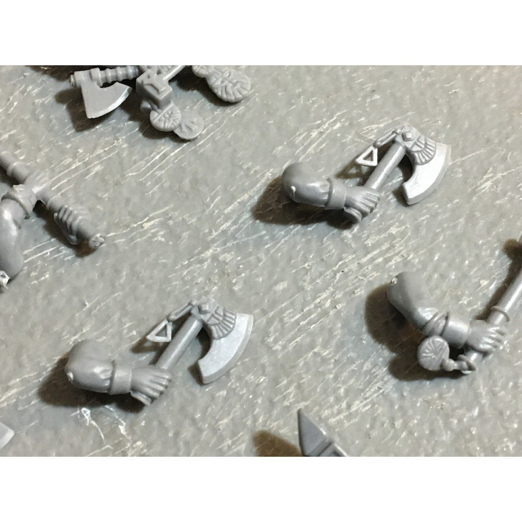 A23400 WARHAMMER FANTASY DWARFS BITS LOT WARRIORS ARMS BANNER GAMES WORKSHOP GW