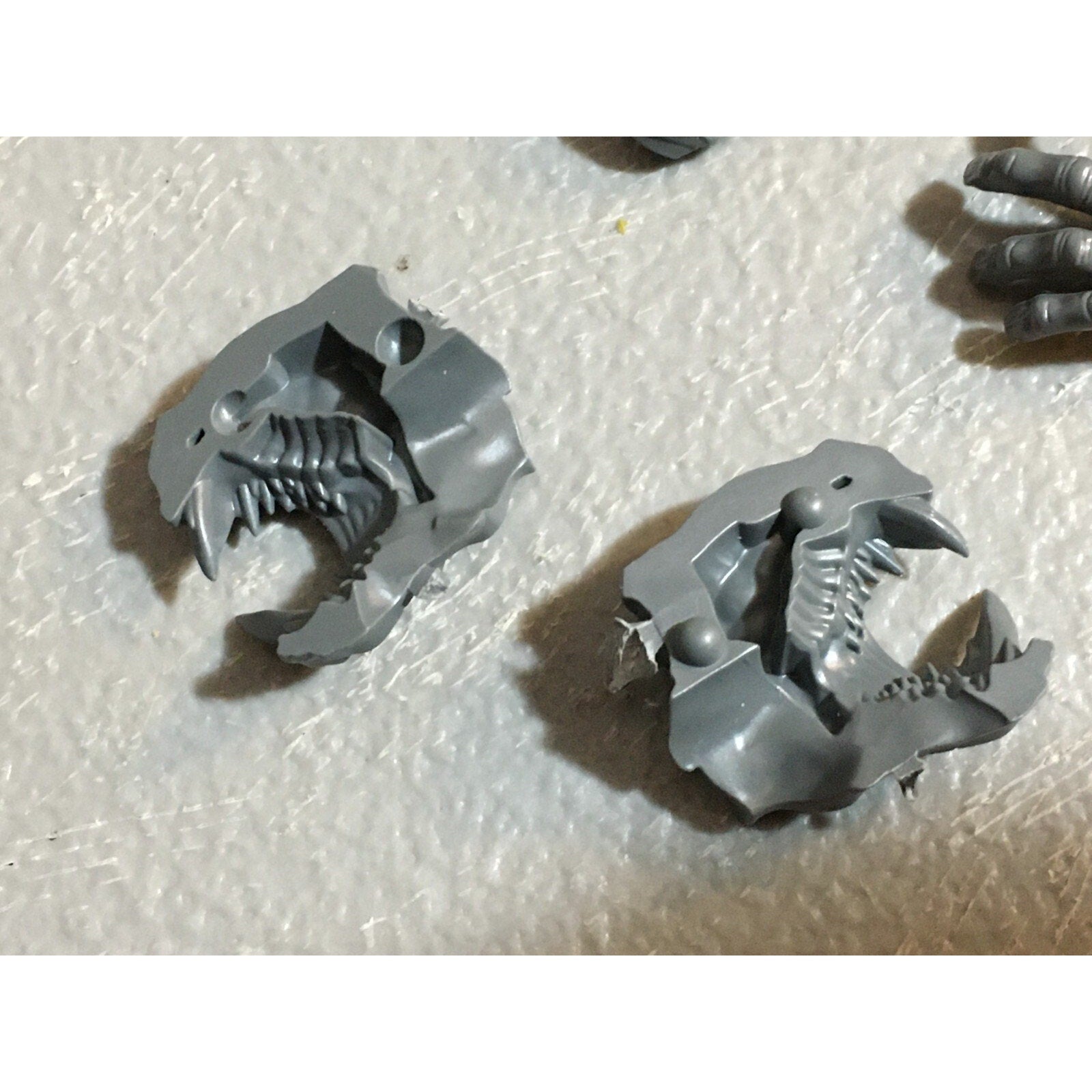 A23221 WARHAMMER FANTASY CHAOS BEASTMEN BITS LOT CYGOR HANDS HEAD GW