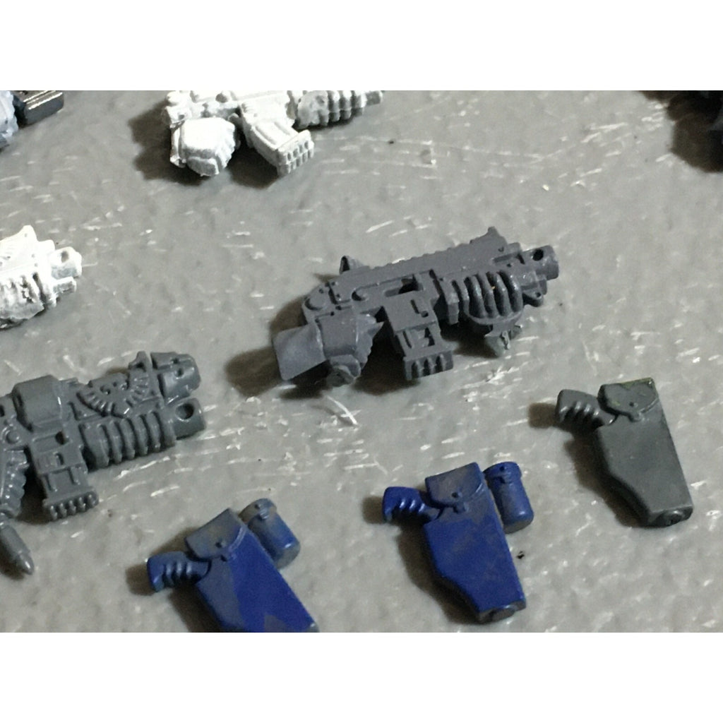 A22267 WARHAMMER 40K SPACE MARINES BITS LOT BOLTERS ARMS GAMES WORKSHOP GW