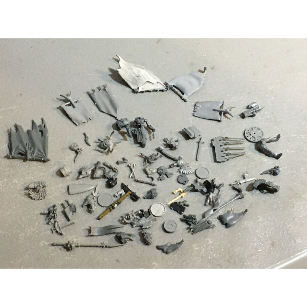 A29616 WARHAMMER FANTASY AOS MIXED BITS LOT BANNER SHIELD CLOAK GW