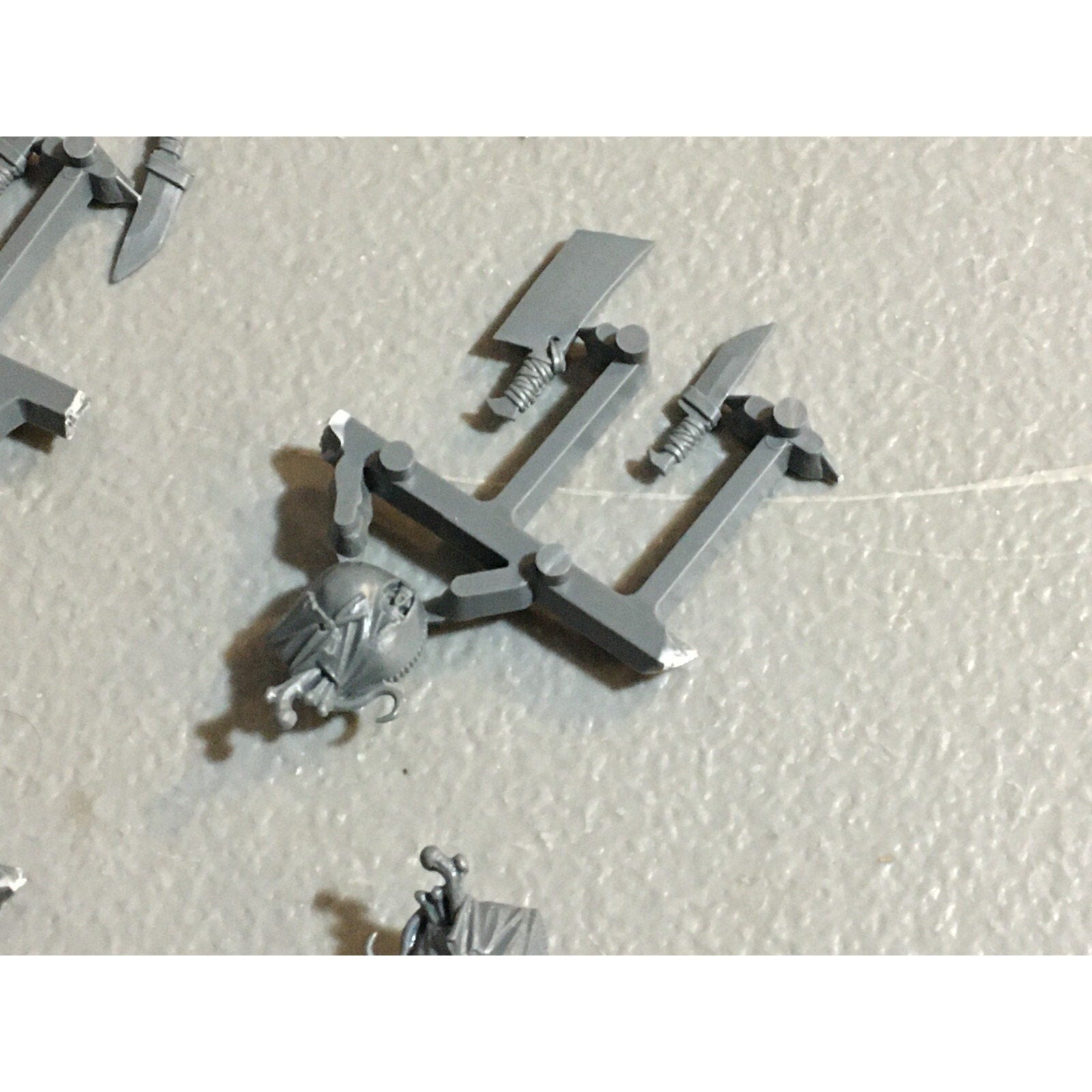 A23589 WARHAMMER AOS FANTASY OGRE KINGDOMS MAWTRIBES BITS ON SPRUE LOT ARMS EXTR