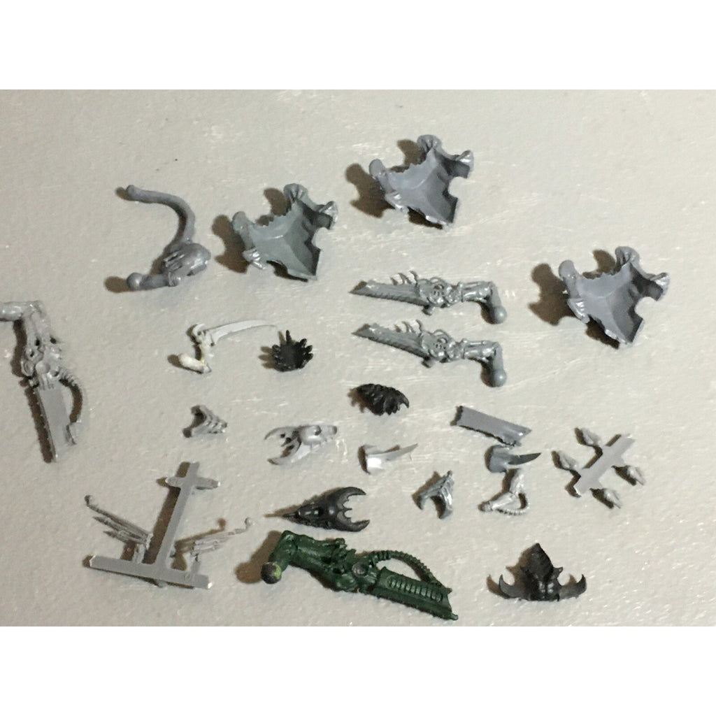 A22320 WARHAMMER 40K TYRANIDS BITS LOT MIXED GAMES WORKSHOP GW