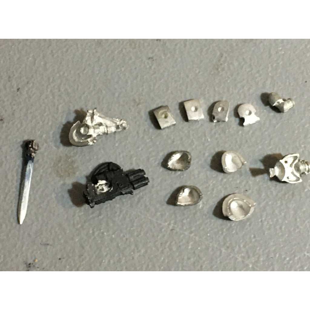 A32484 WARHAMMER 40K SPACE MARINES METAL BIT LOT SHOULDER PAD PLATE MULTIMELTA