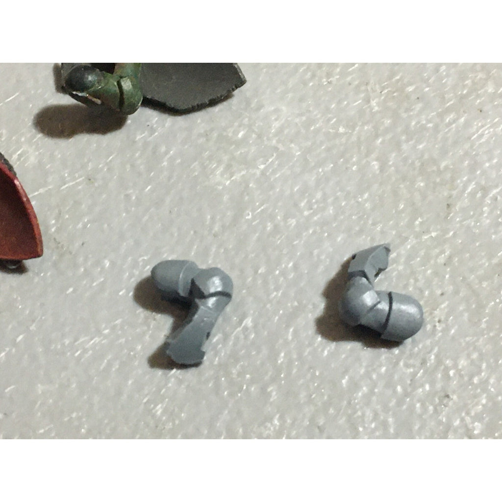 A22244 WARHAMMER FANTASY CHAOS MORTALS BITS LOT KNIGHTS SHIELDS GW