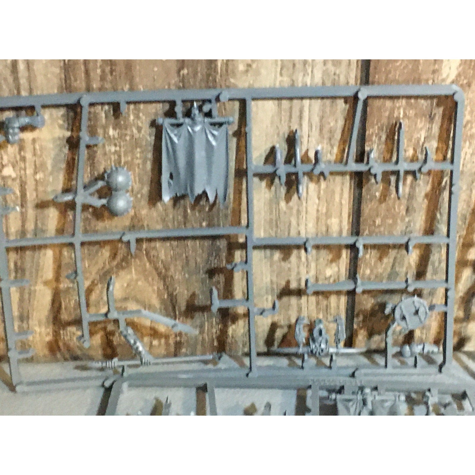 A33697 WARHAMMER FANTASY ORCS & GOBLINS BITS ON SPRUE LOT ORC BOYZ GW