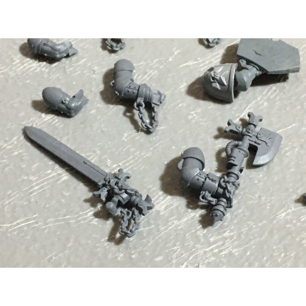 A22270 WARHAMMER 40K SPACE MARINES BLACK TEMPLARS BITS LOT ARMS WEAPONS GW