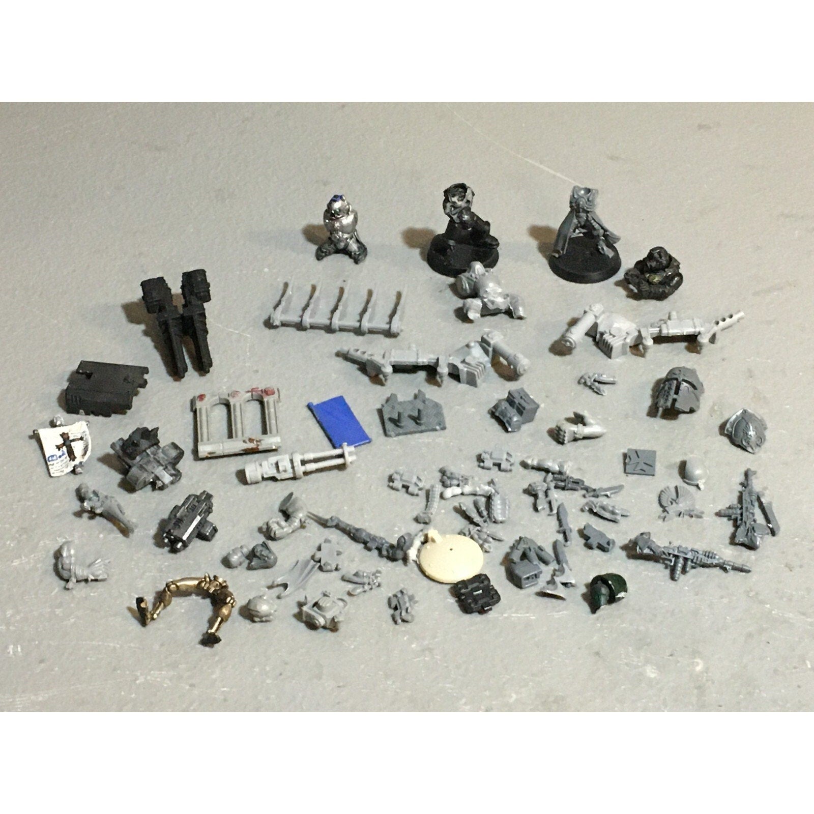 A23488 WARHAMMER FANTASY BITS LOT MIXED WOOD ELVES ORCS VAMPIRE GAMES WORKSHOP