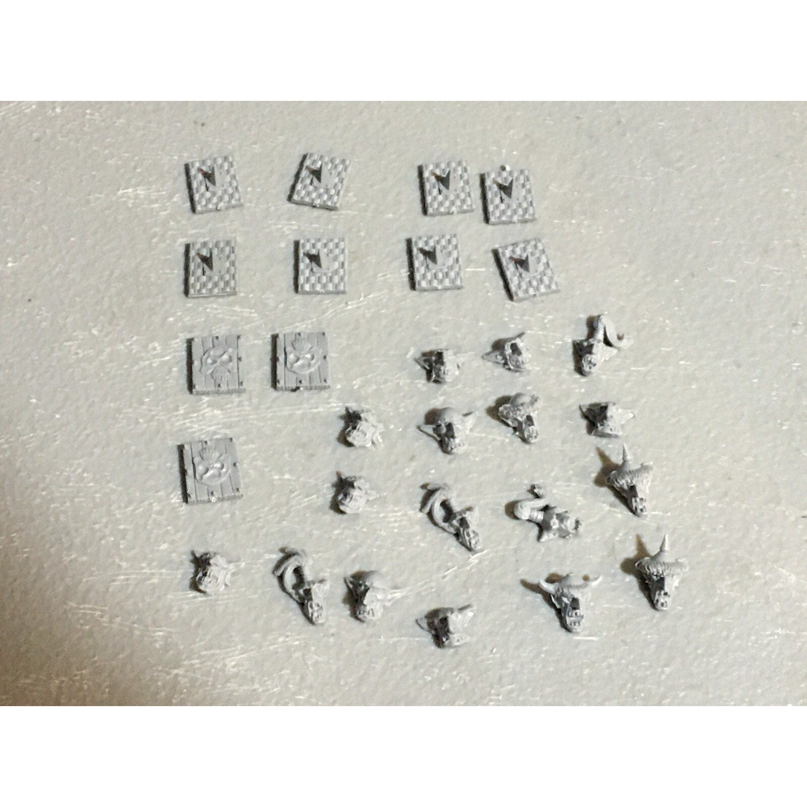 A23395 WARHAMMER FANTASY ORCS & GOBLINS BITS LOT GOBLIN SHIELDS HEADS GW