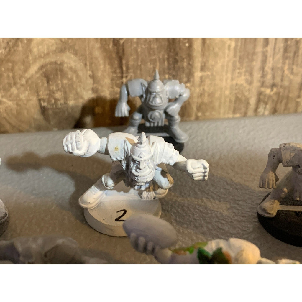 A30183 WARHAMMER BLOOD BOWL OOP ORKS ORCLAND RAIDERS CUST TEAM OOP PLASTIC BLACK