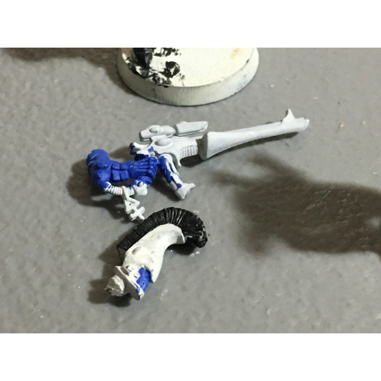 A22117 WARHAMMER 40K ELDAR CRAFTWORLDS DIRE AVENGERS METAL HEADS MISS 1 ARM GW