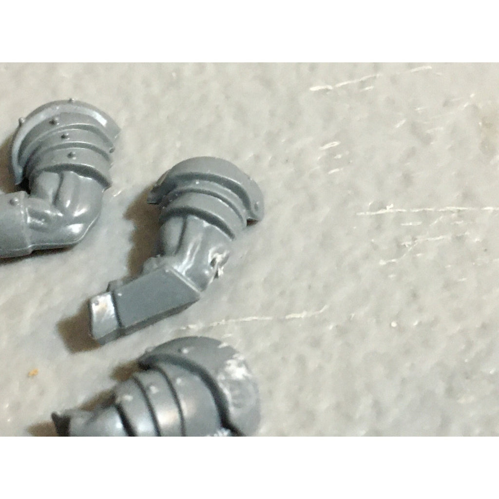 A23234 WARHAMMER FANTASY CHAOS BEASTMEN BITS LOT BESTIGOR ARMS HEADS GW