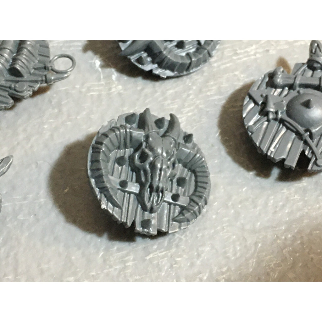 A23163 WARHAMMER FANTASY CHAOS BEASTMEN BITS LOT MINOTAUR SHIELDS GAMES WORKSHOP