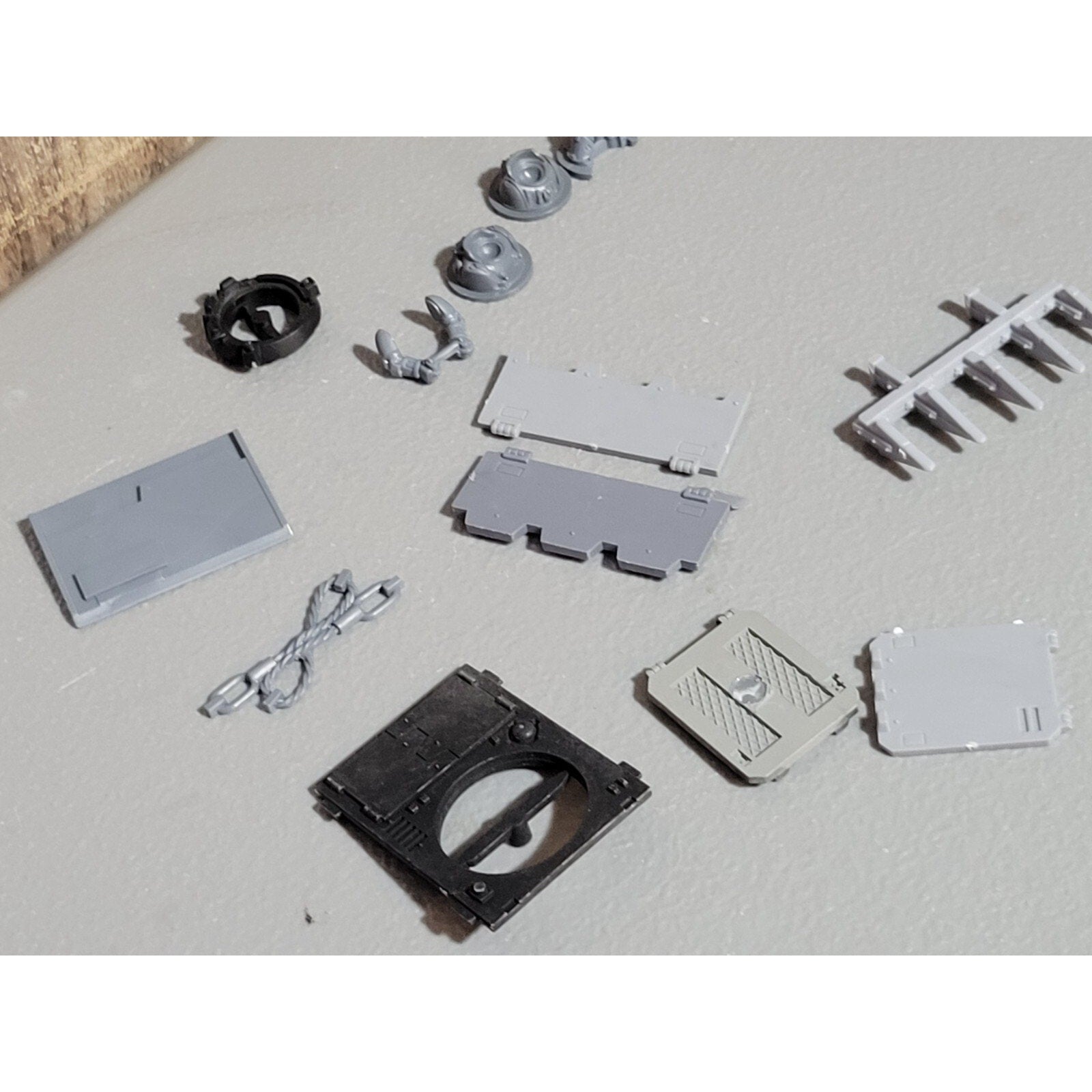 A18902 WARHAMMER 40K SPACE MARINES BITS LOT TANK VEHICLE RHINO RAZORBACK PRED