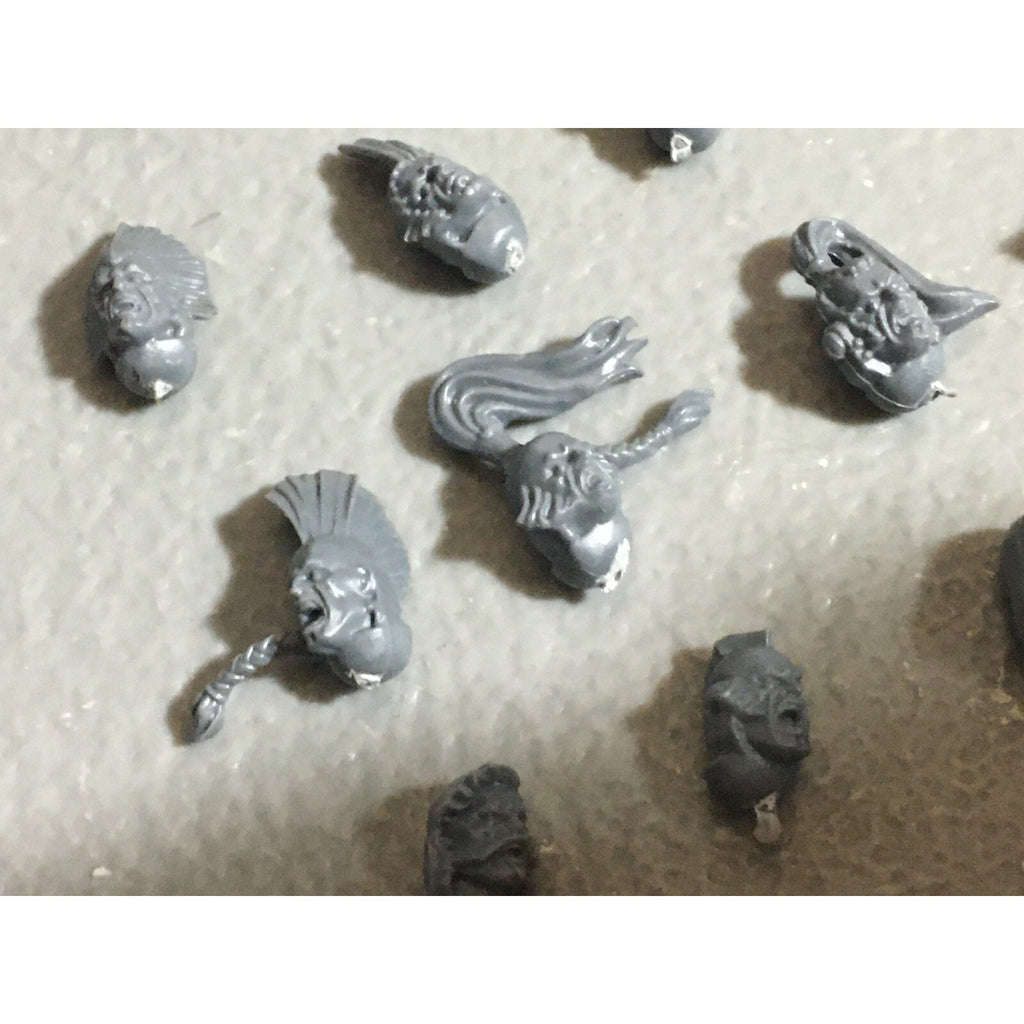 A22547 WARHAMMER 40K SPACE MARINES WOLVES BITS LOT HEADS GAMES WORKSHOP GW