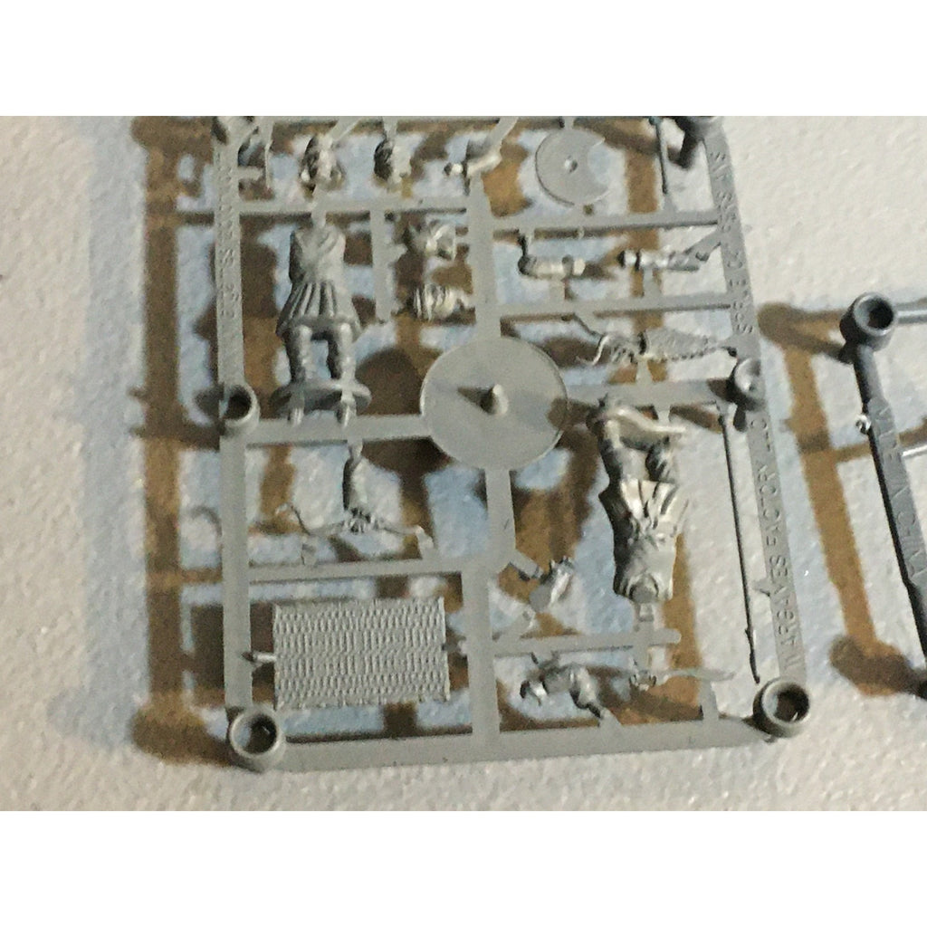 A32552 UNKNOWN MINIATURES PLASTIC WARRIOR SOLDIER BARBARIAN