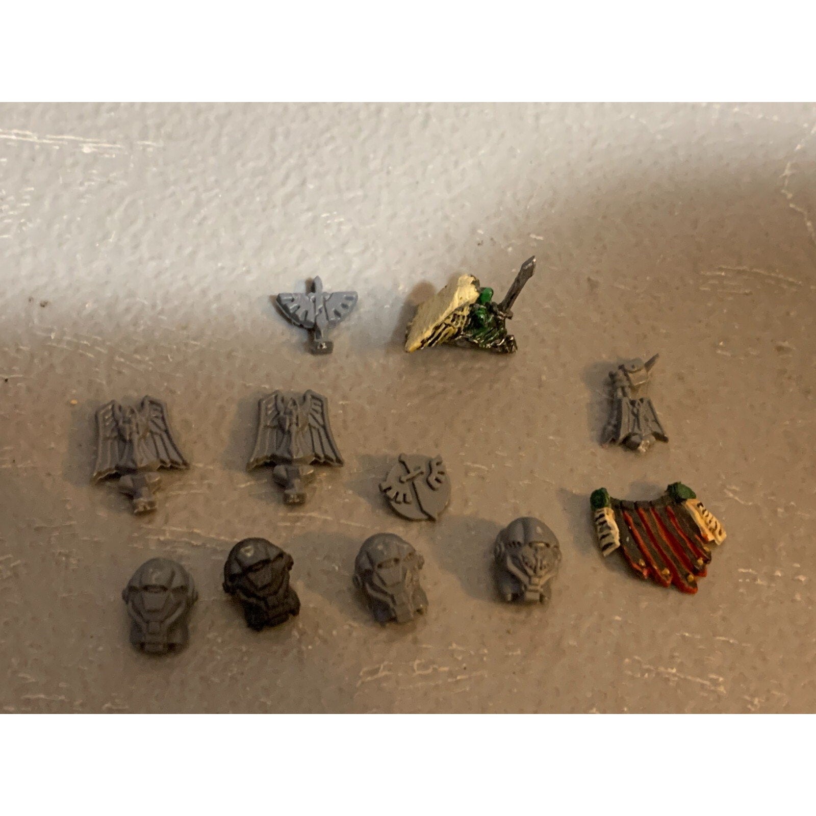 A23303 WARHAMMER 40K SPACE MARINES DARK ANGELS BITS LOT TERMINATOR HEADS 1 METAL