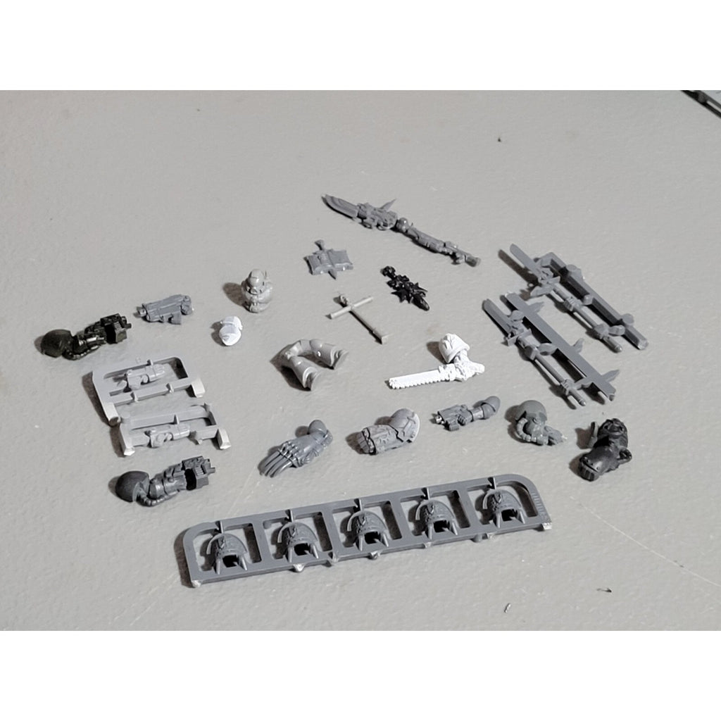 A18518 WARHAMMER 40K SPACE MARINES TERMINATORS CUSTODES BITS LOT