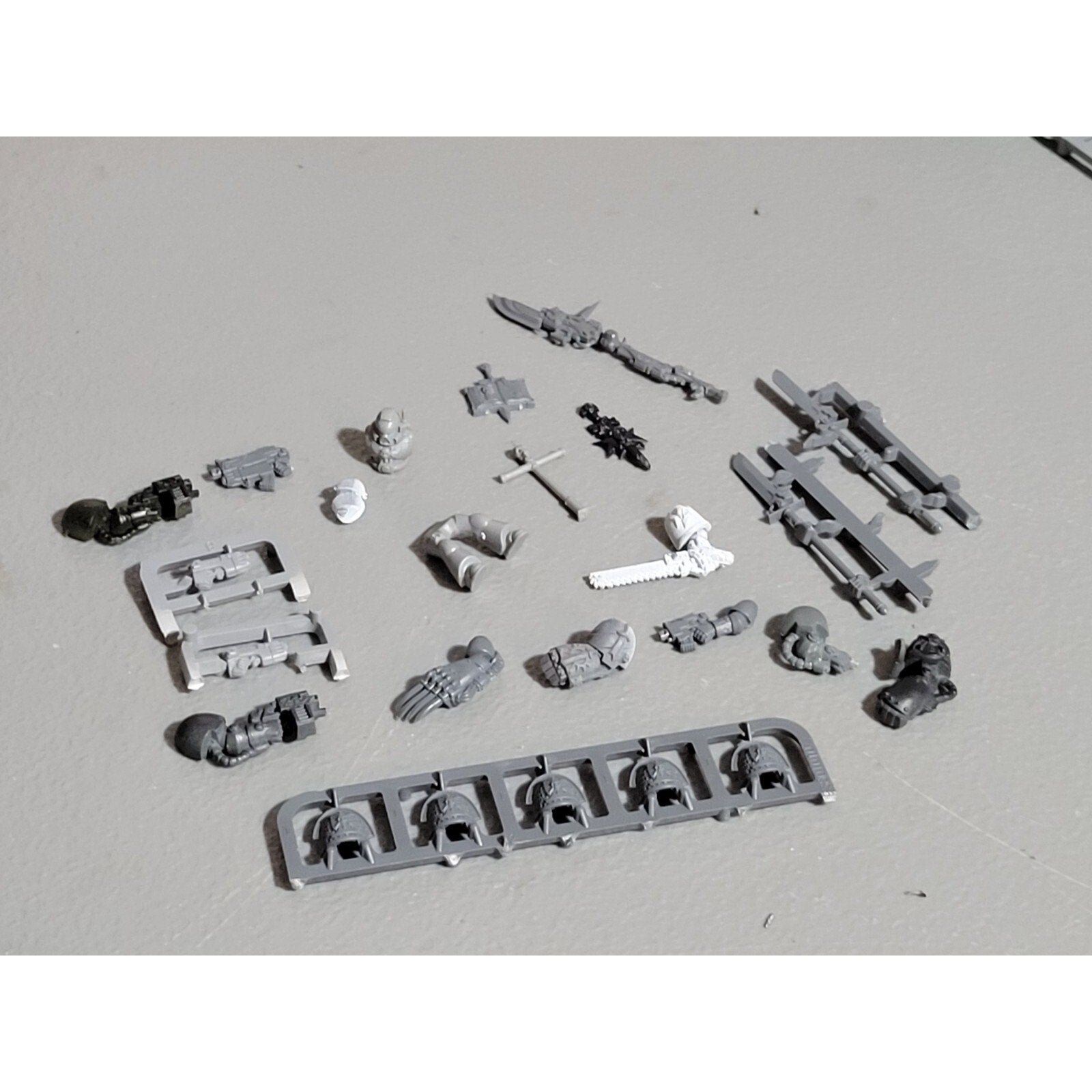 A18518 WARHAMMER 40K SPACE MARINES TERMINATORS CUSTODES BITS LOT