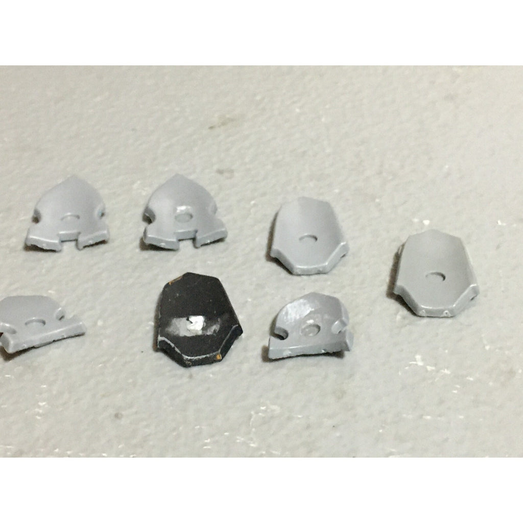 A22249 WARHAMMER FANTASY CHAOS MORTALS BITS LOT WARRIORS KNIGHTS SHIELDS GW OOP