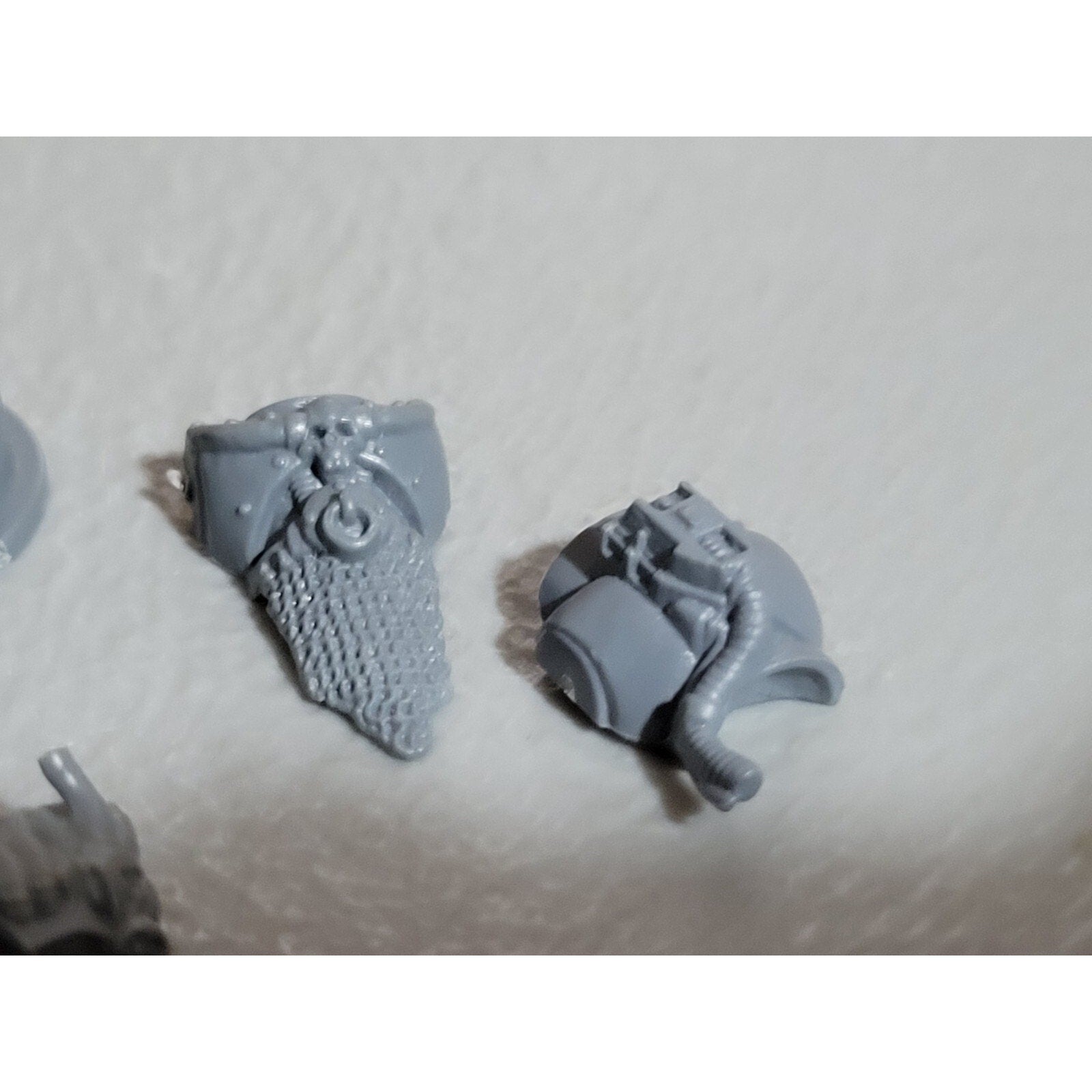 A17960 WARHAMMER 40K CHAOS SPACE MARINES TANK GUNNER BITS LOT