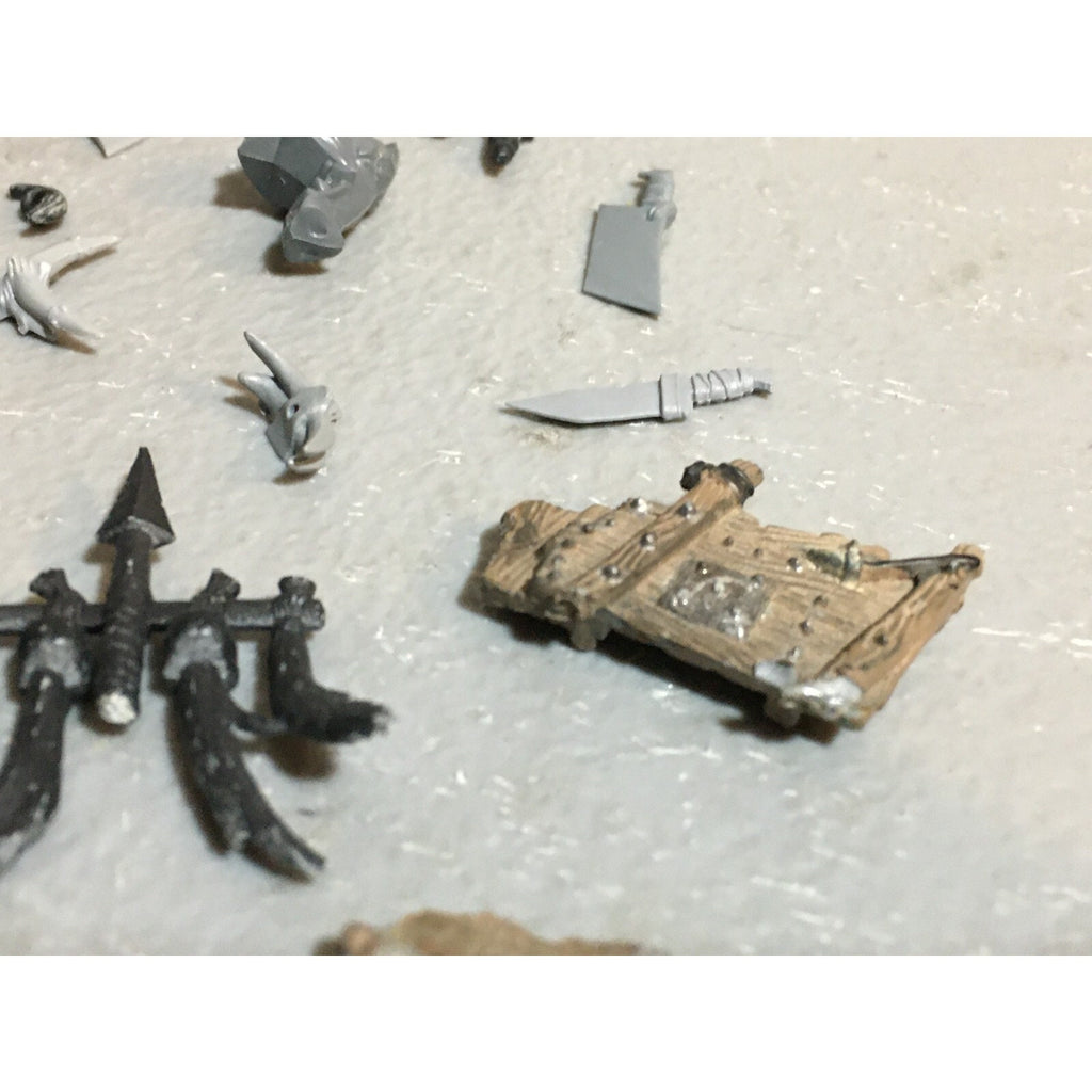 A23434 WARHAMMER FANTASY ORCS & GOBLINS BITS LOT MIXED ARM BANNER KNIFE GW
