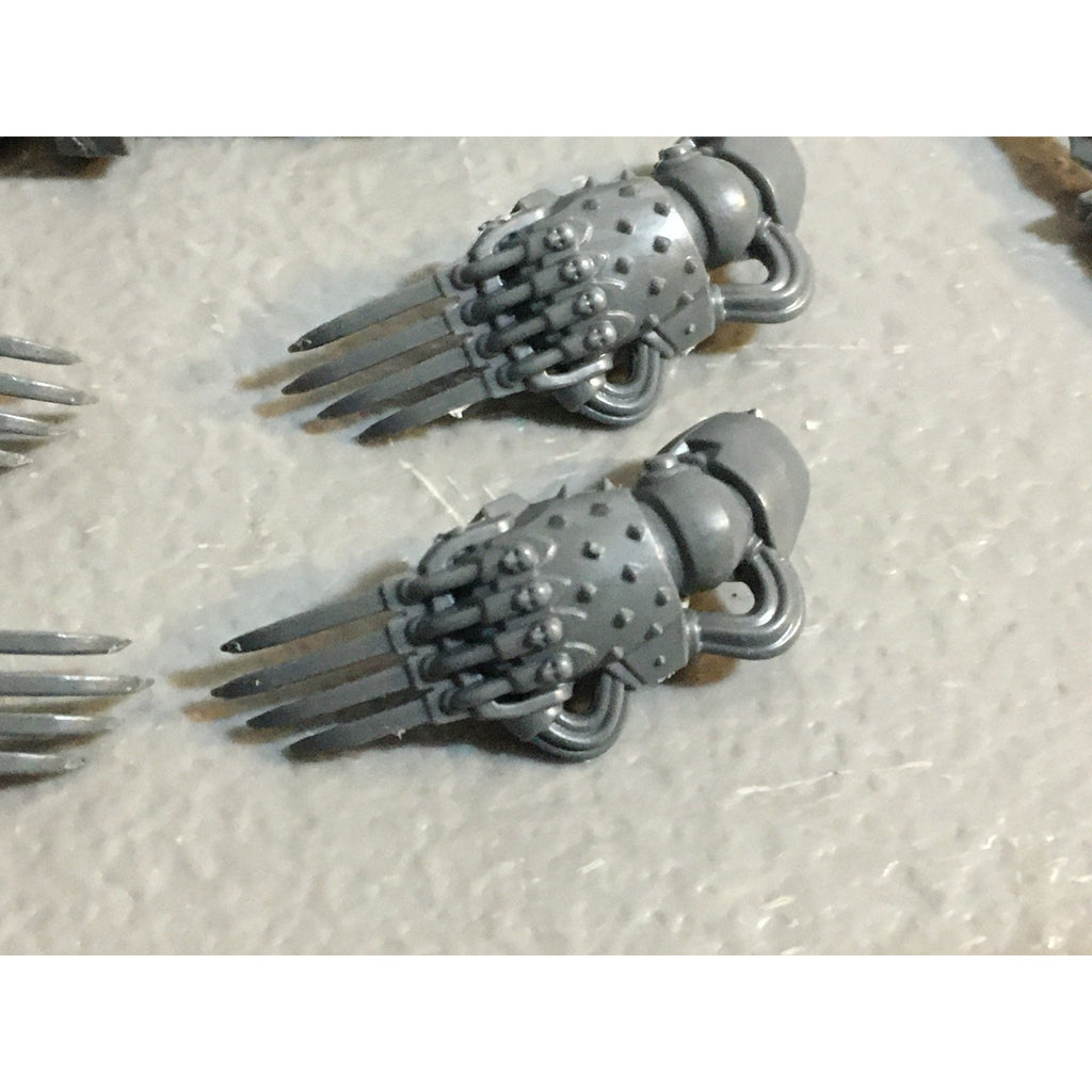 A29423 WARHAMMER 40K SPACE MARINES DARK ANGELS BITS LOT ARMS CLAW HEAVY GW